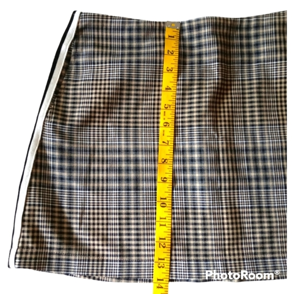 UO Sporty Plaid Pelmet Skirt. Size M - Picture 10 of 11